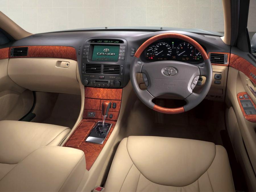 Торпедо Toyota Celsior 2000 года  (фото 21 из 22)